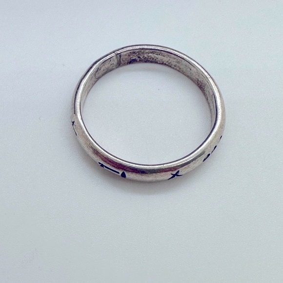 Vintage Silver Symbol Dainty Ring - Picture 7 of 8